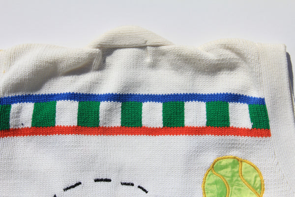 White game set match sweater vest